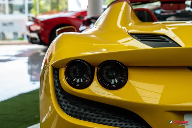 Ferrari F8 Tributo view 10