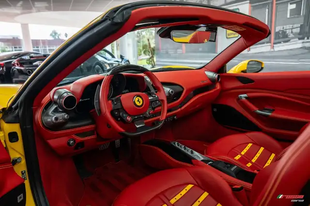 Ferrari F8 Tributo view 12