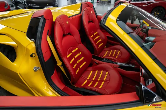 Ferrari F8 Tributo view 15