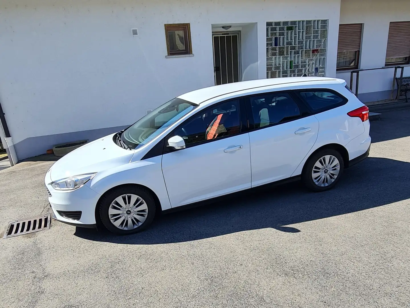 Ford Focus Focus Turnier 1.0 EcoBoost Start-Stopp-SystemTrend Weiß - 2