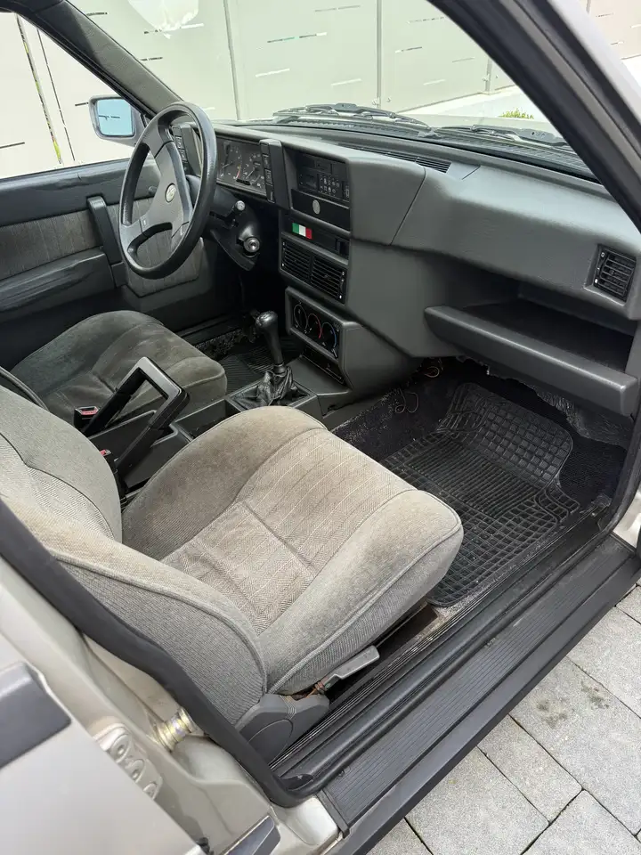 Alfa Romeo 75 1.6, foto 6