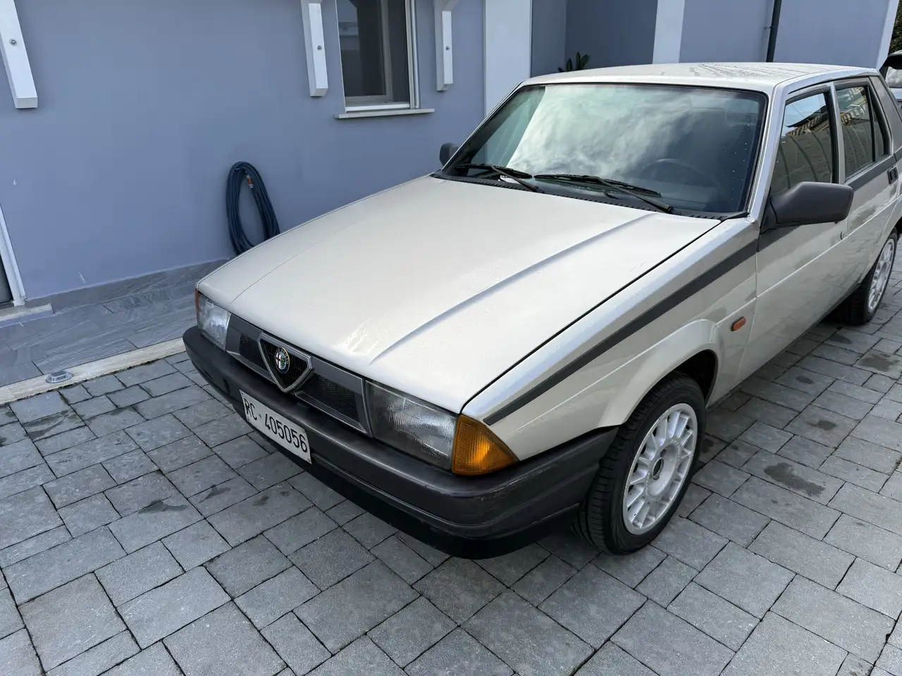 Alfa Romeo 75 1.6, foto 5