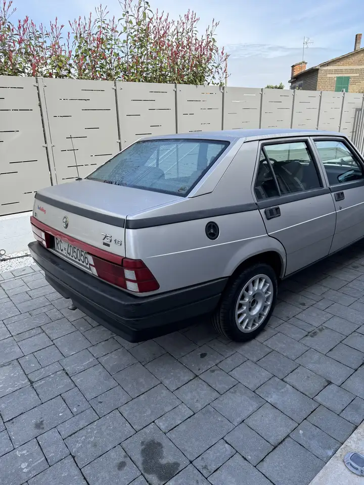 Alfa Romeo 75 1.6, foto 1