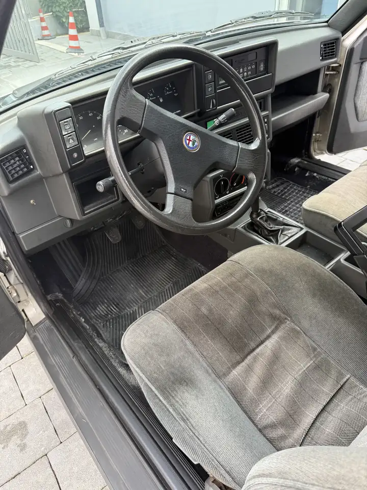 Alfa Romeo 75 1.6, foto 7