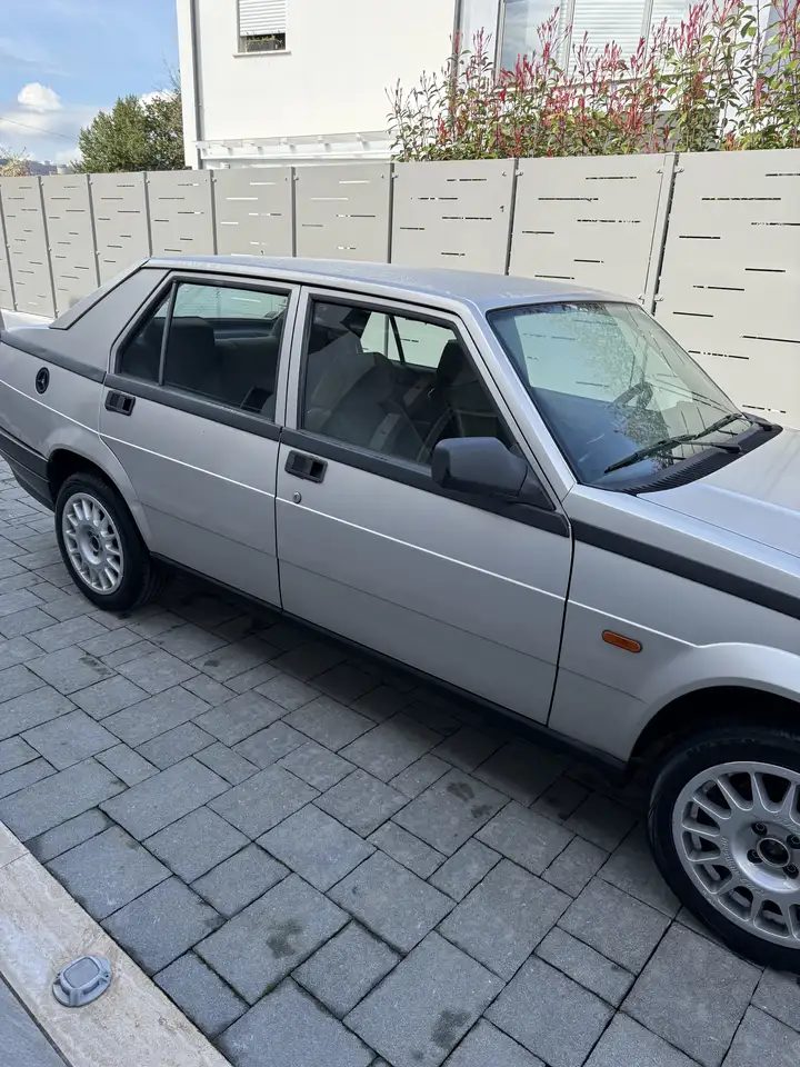 Alfa Romeo 75 1.6, foto 2