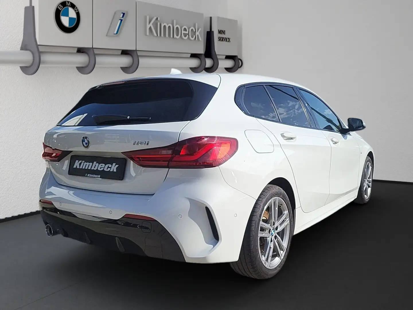 BMW 118 i Limousine M SPORT LED ActiveGuard HiFi Navi Biały - 2