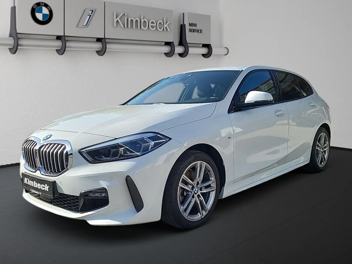 BMW 118 i Limousine M SPORT LED ActiveGuard HiFi Navi Biały - 1