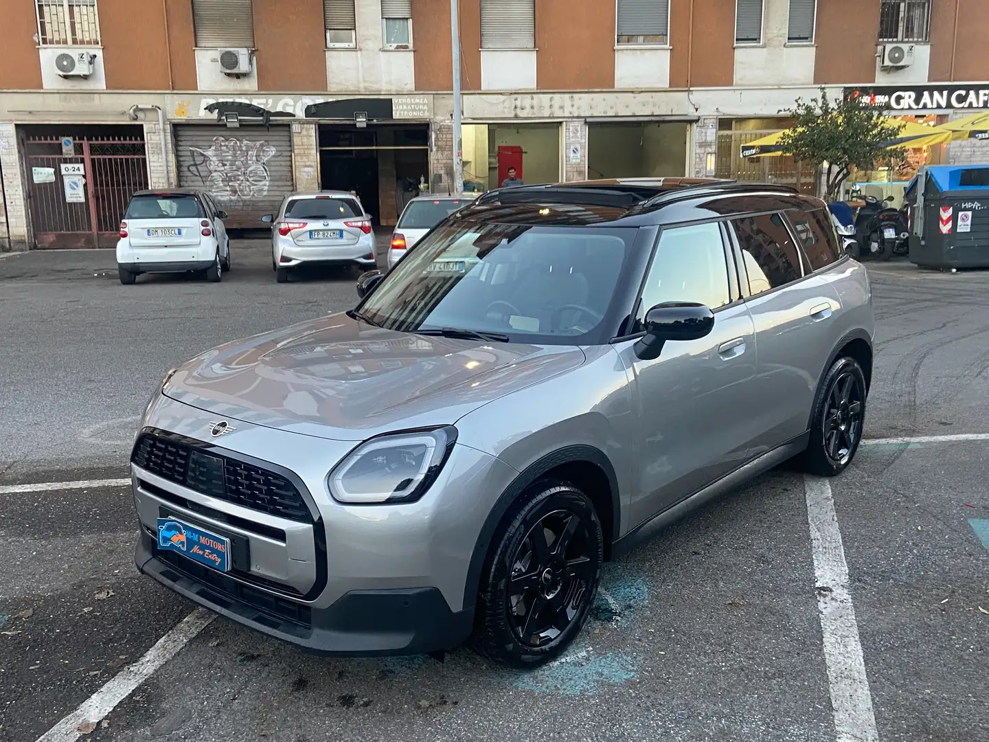 MINI Cooper Countryman Mini Countryman U25 1.5 48V C Favoured auto Grau - 1