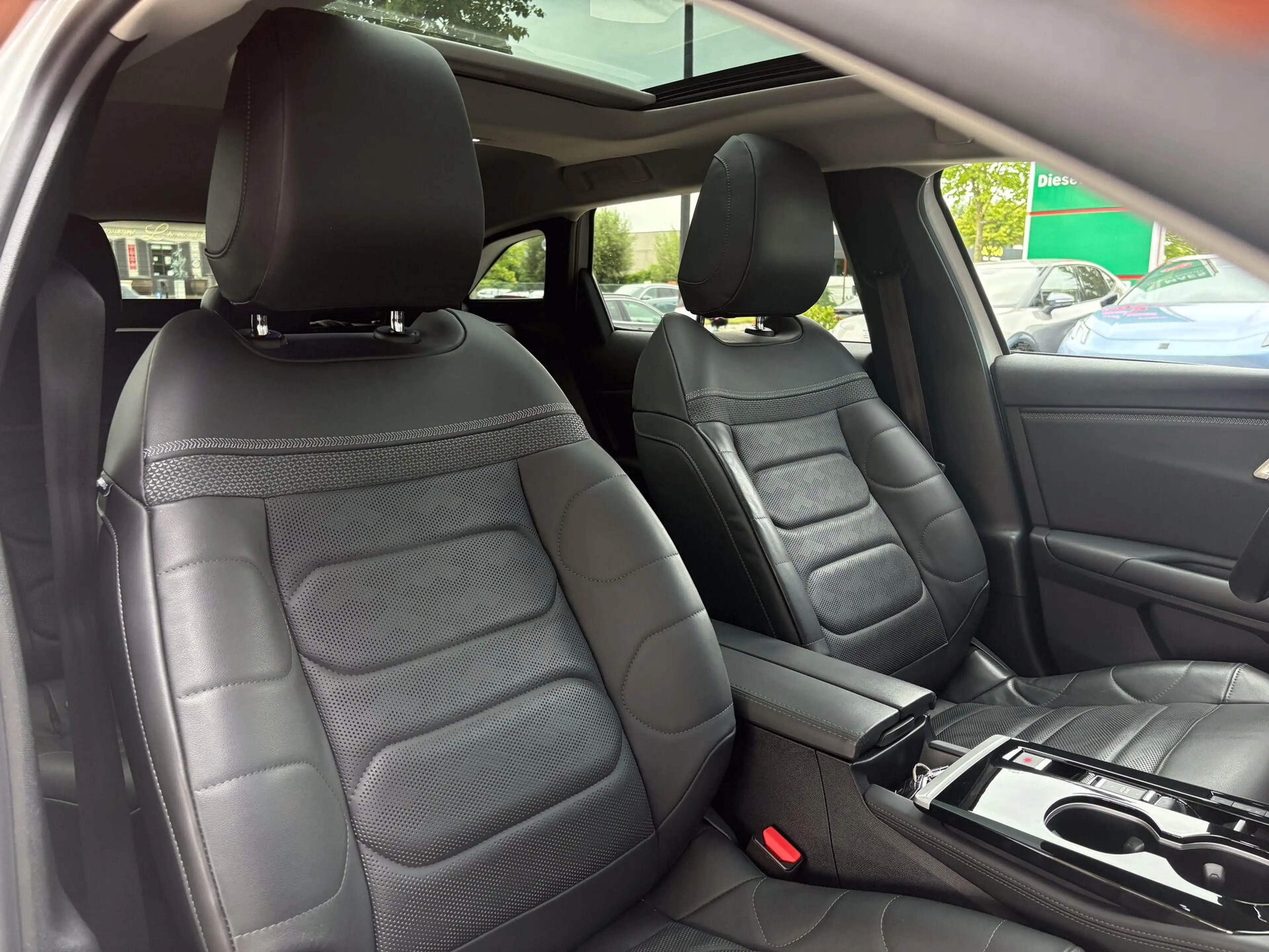 Citroen C5 X 1.6 Plug-in Hybrid Shine Pack — photo 10