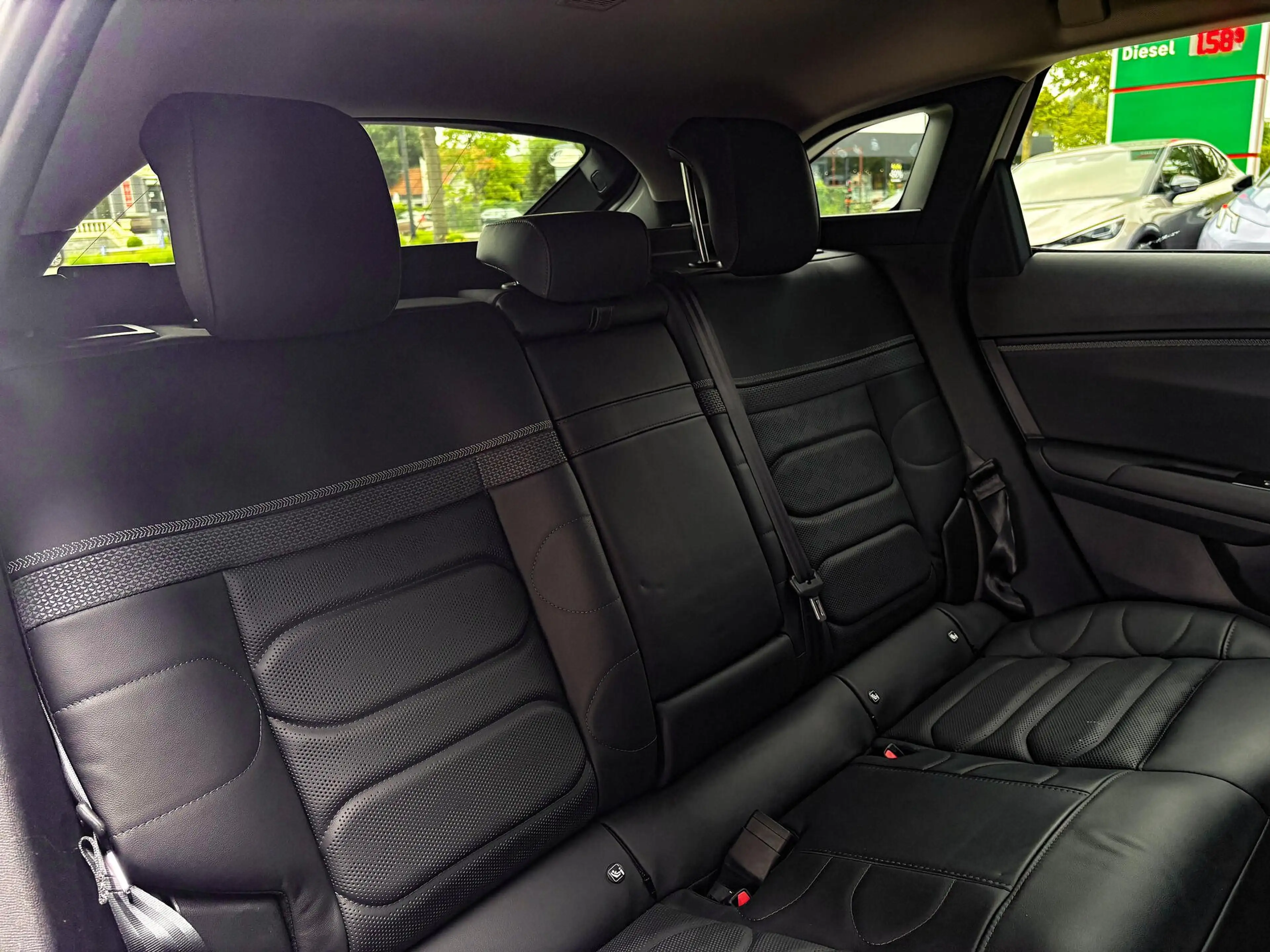 Citroen C5 X 1.6 Plug-in Hybrid Shine Pack — photo 11