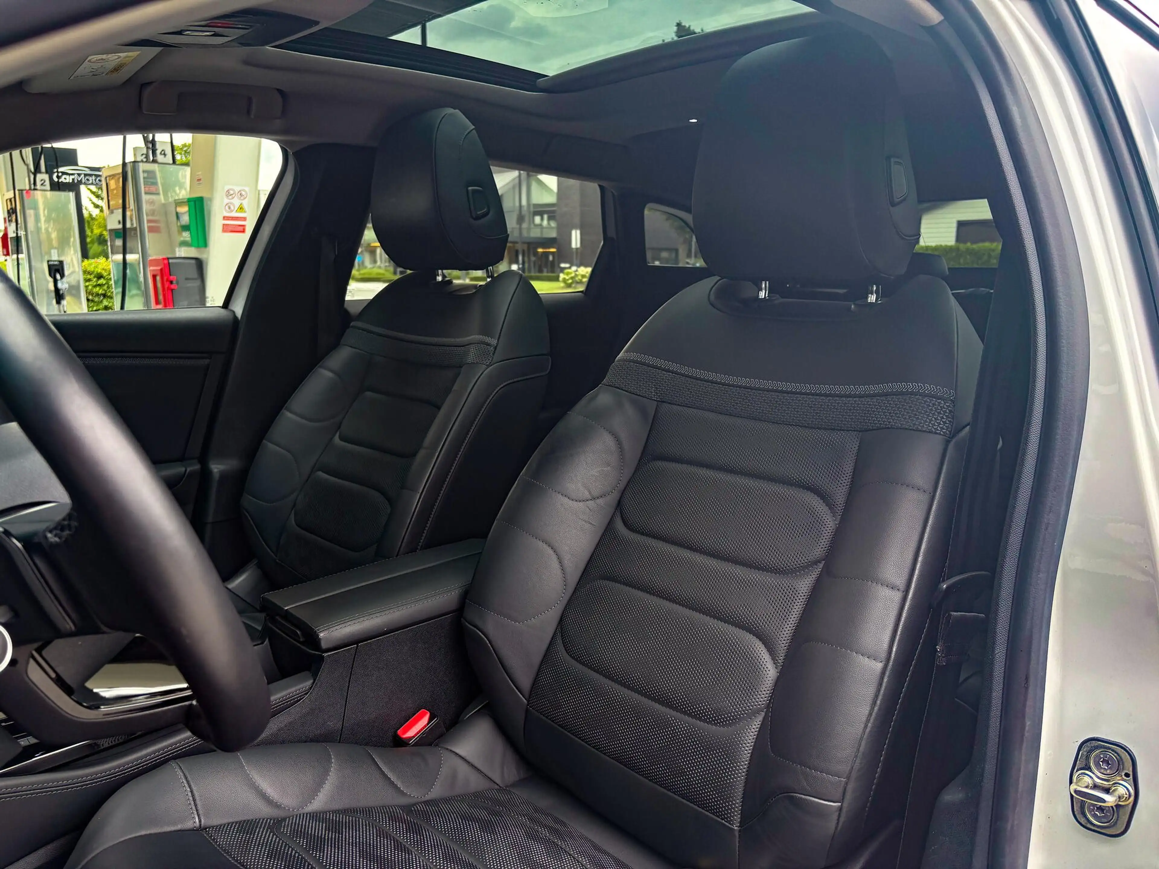 Citroen C5 X 1.6 Plug-in Hybrid Shine Pack — photo 9