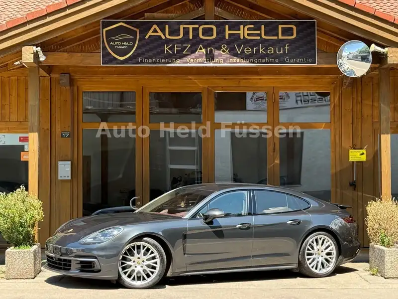 PORSCHE Panamera