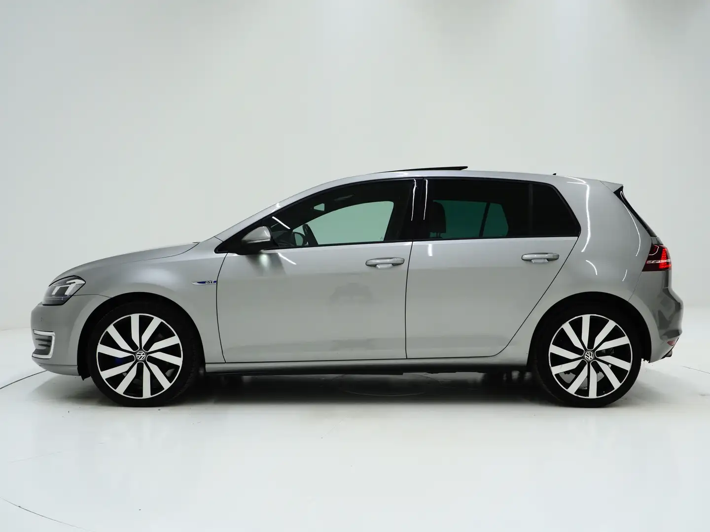 Volkswagen Golf GTE 1.4 TSI | Panoramadak | Leder | Camera | Adaptieve Gris - 2