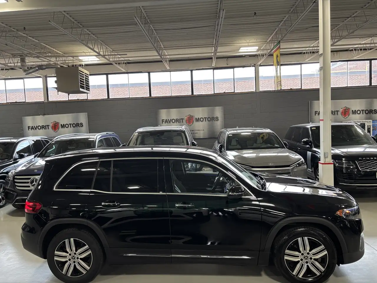 Mercedes-Benz EQB снимка Mercedes-Benz EQB