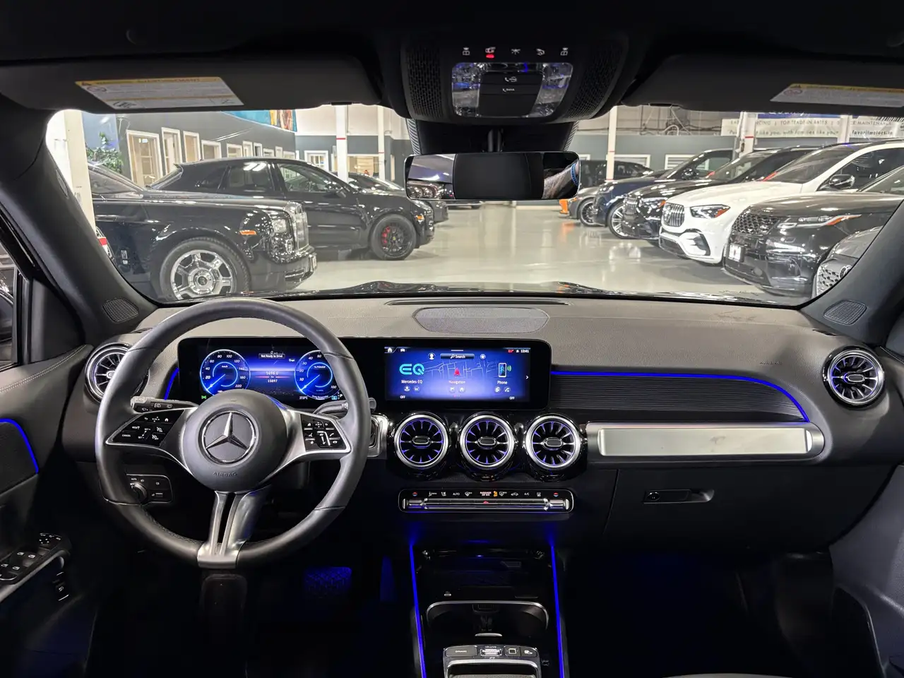 Mercedes-Benz EQB снимка Mercedes-Benz EQB