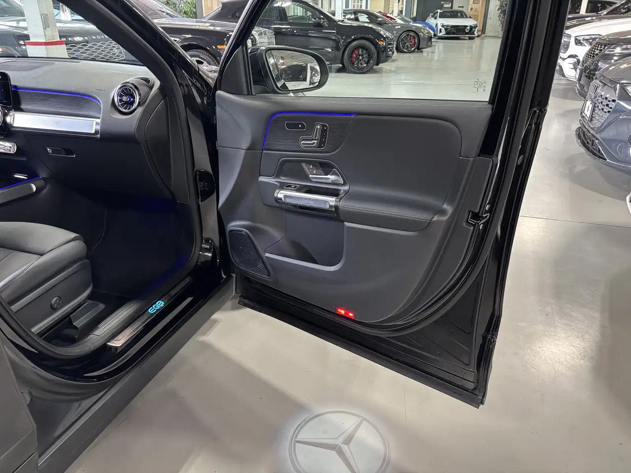 Mercedes-Benz EQB снимка Mercedes-Benz EQB