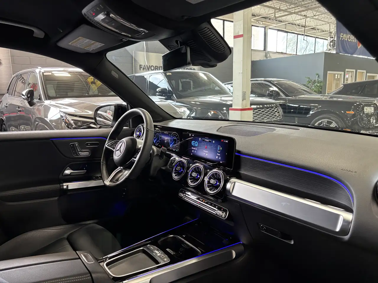 Mercedes-Benz EQB снимка Mercedes-Benz EQB