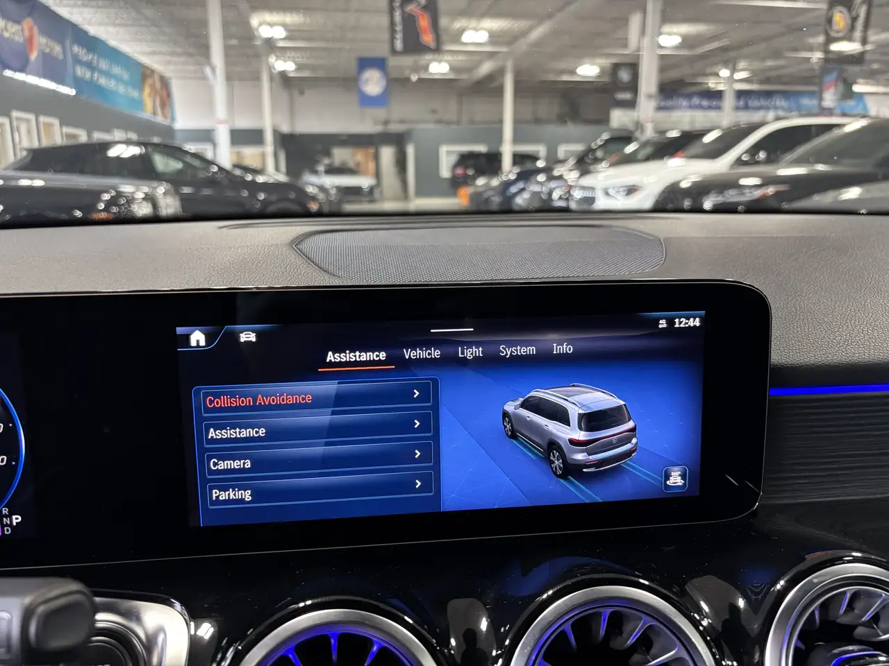 Mercedes-Benz EQB снимка Mercedes-Benz EQB