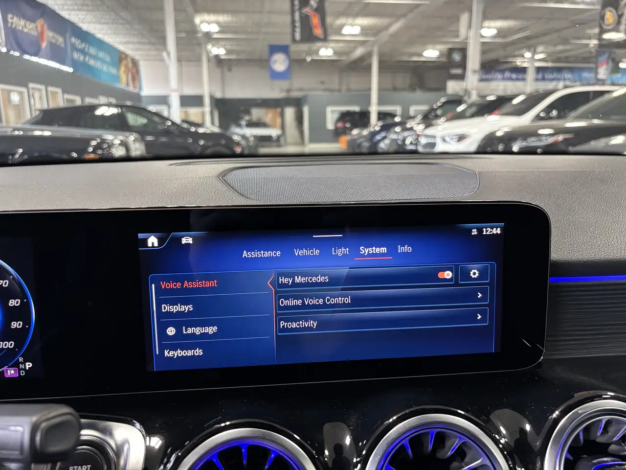 Mercedes-Benz EQB снимка Mercedes-Benz EQB