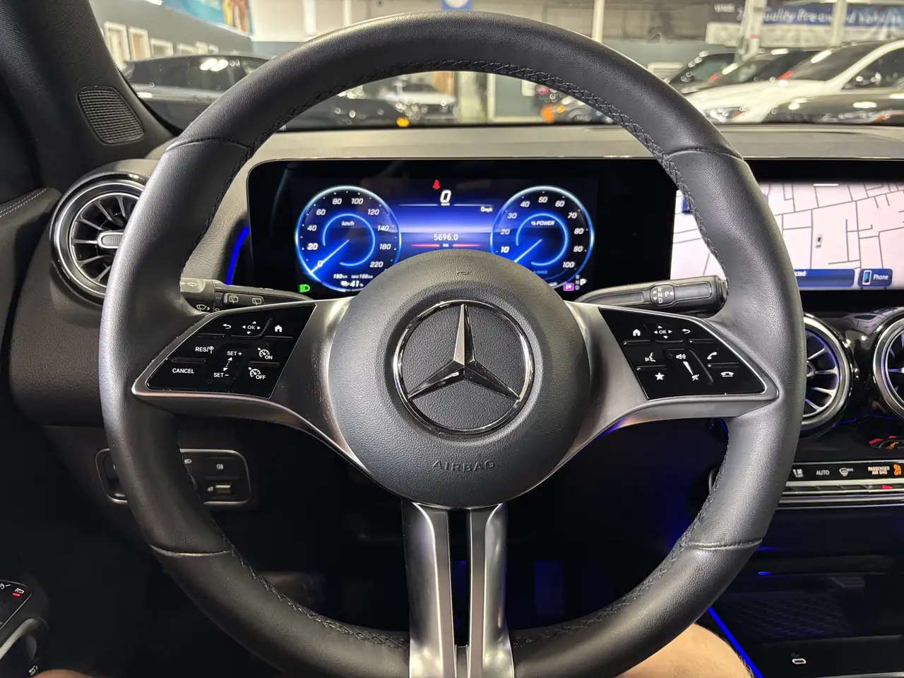 Mercedes-Benz EQB снимка Mercedes-Benz EQB