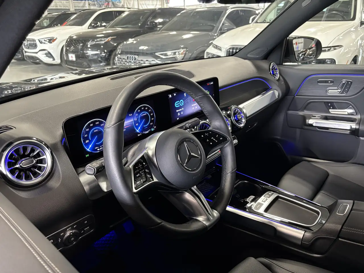 Mercedes-Benz EQB снимка Mercedes-Benz EQB
