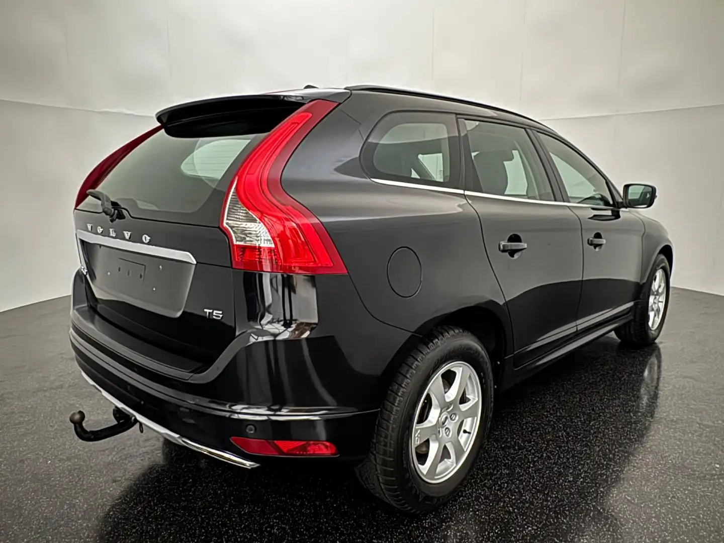 Volvo XC60 2.0 T5 AUT FWD Momentum / Trekhaak / Dealeronderho Noir - 2