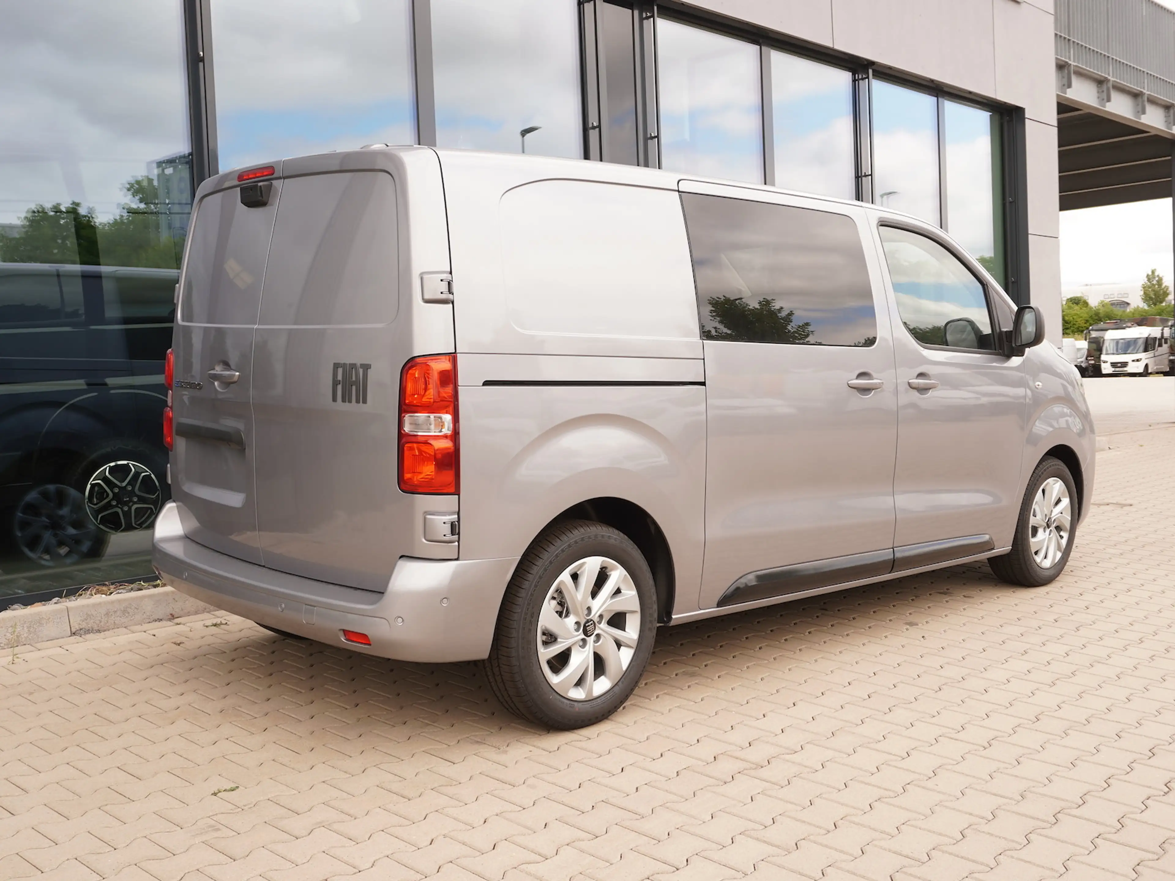 Fiat Scudo MultiCab L2 / 75 kW/h / Vollausstattung — photo 3