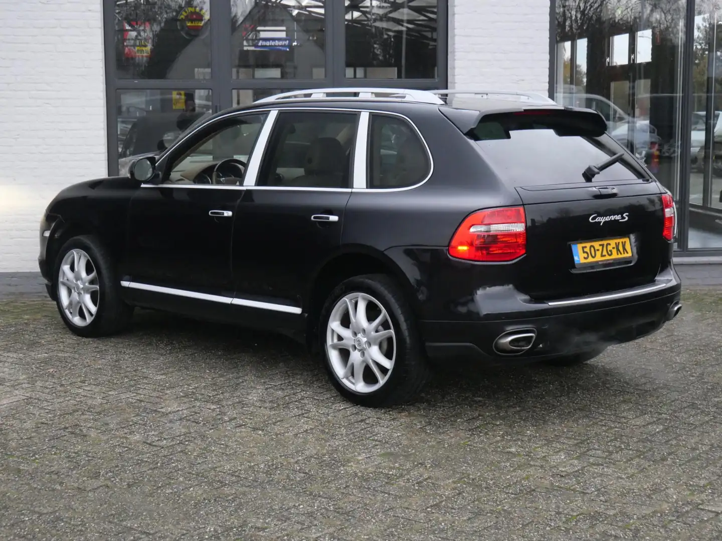 Porsche Cayenne 4.8 S Xenon Camera Pdc Origineel NL Zwart - 2