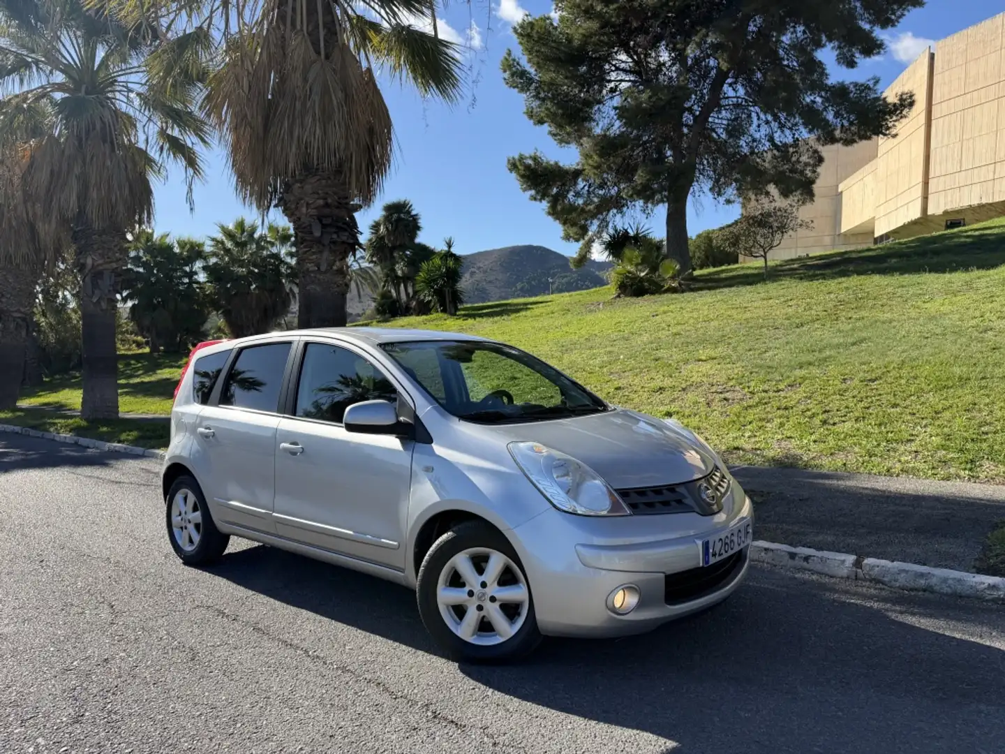 Nissan Note 1.4 Acenta Gris - 2