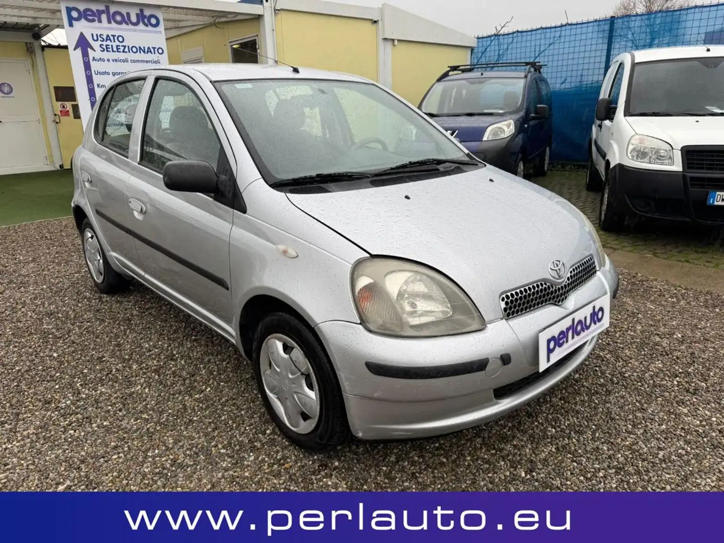 Toyota Yaris 1.0i 16V cat 5 porte Sol Argento - 2