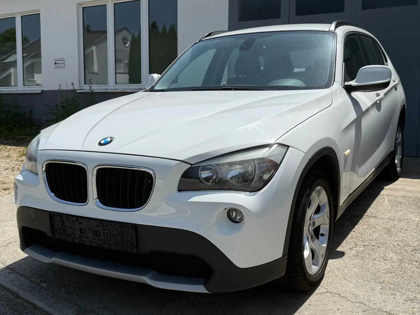 BMW X1 sDrive18d*Pdc* Weiß - 1