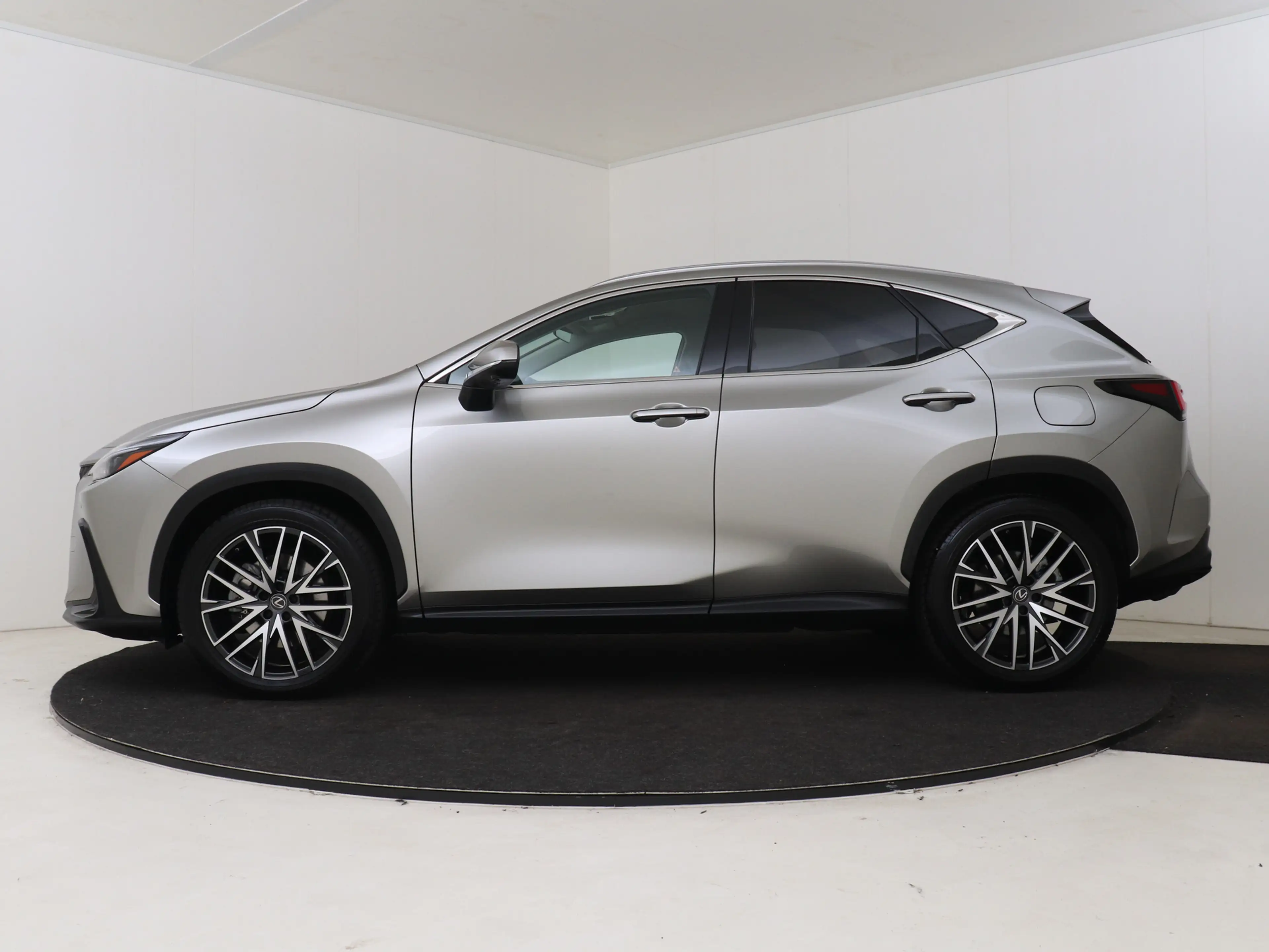 Lexus NX 450h+ AWD Luxury Line | Dealer Onderhouden | Memory Seat — photo 3