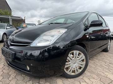 1.5-l_VVT-i Executive,Leder,NAVI,PDC