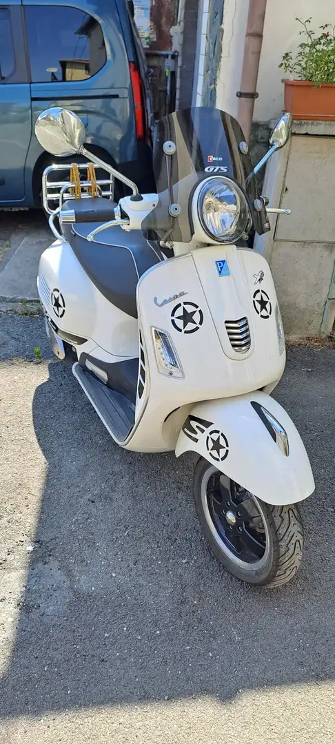 Vespa GTS Super 300 Bianco - 2