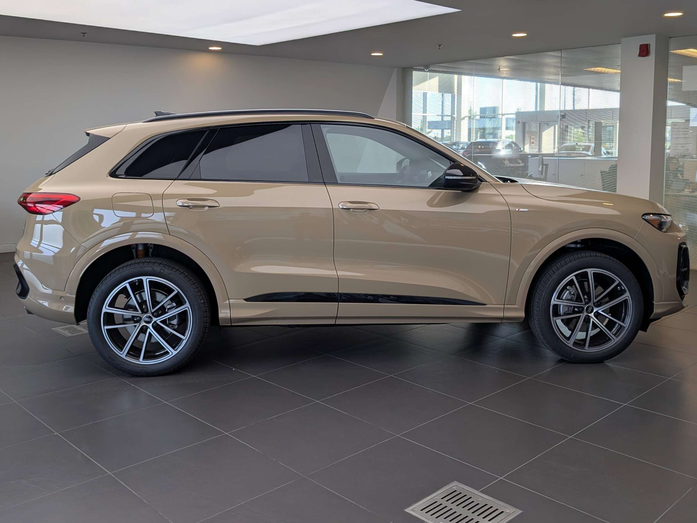 2026 Audi Q5 2.0T alt 2