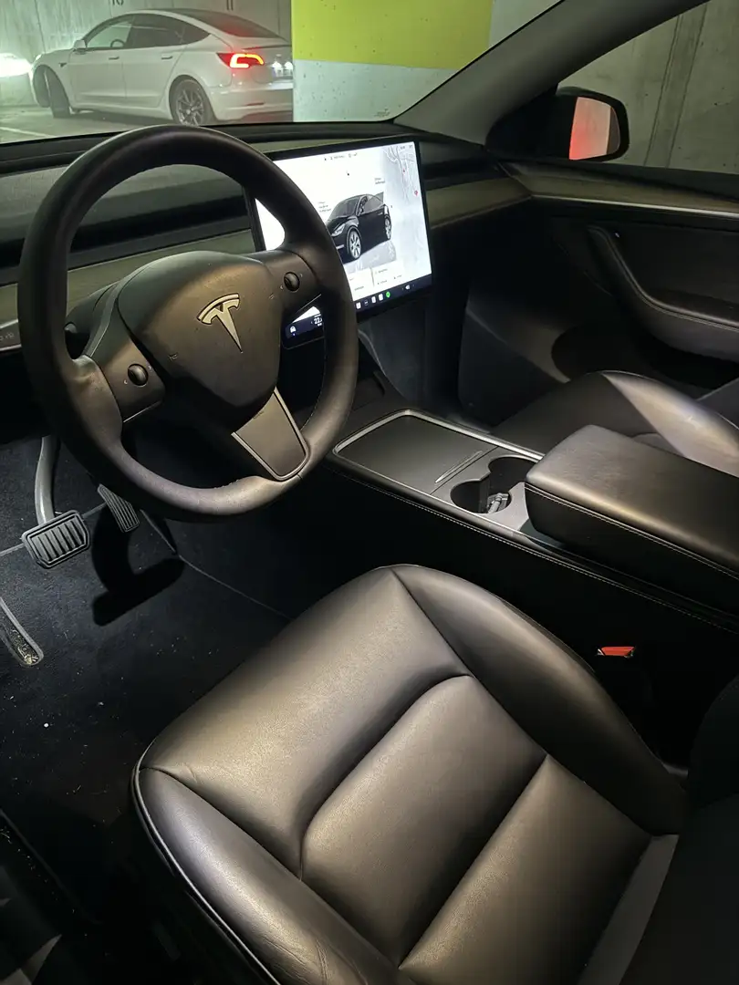 Tesla Model Y 62kWh Base - 2