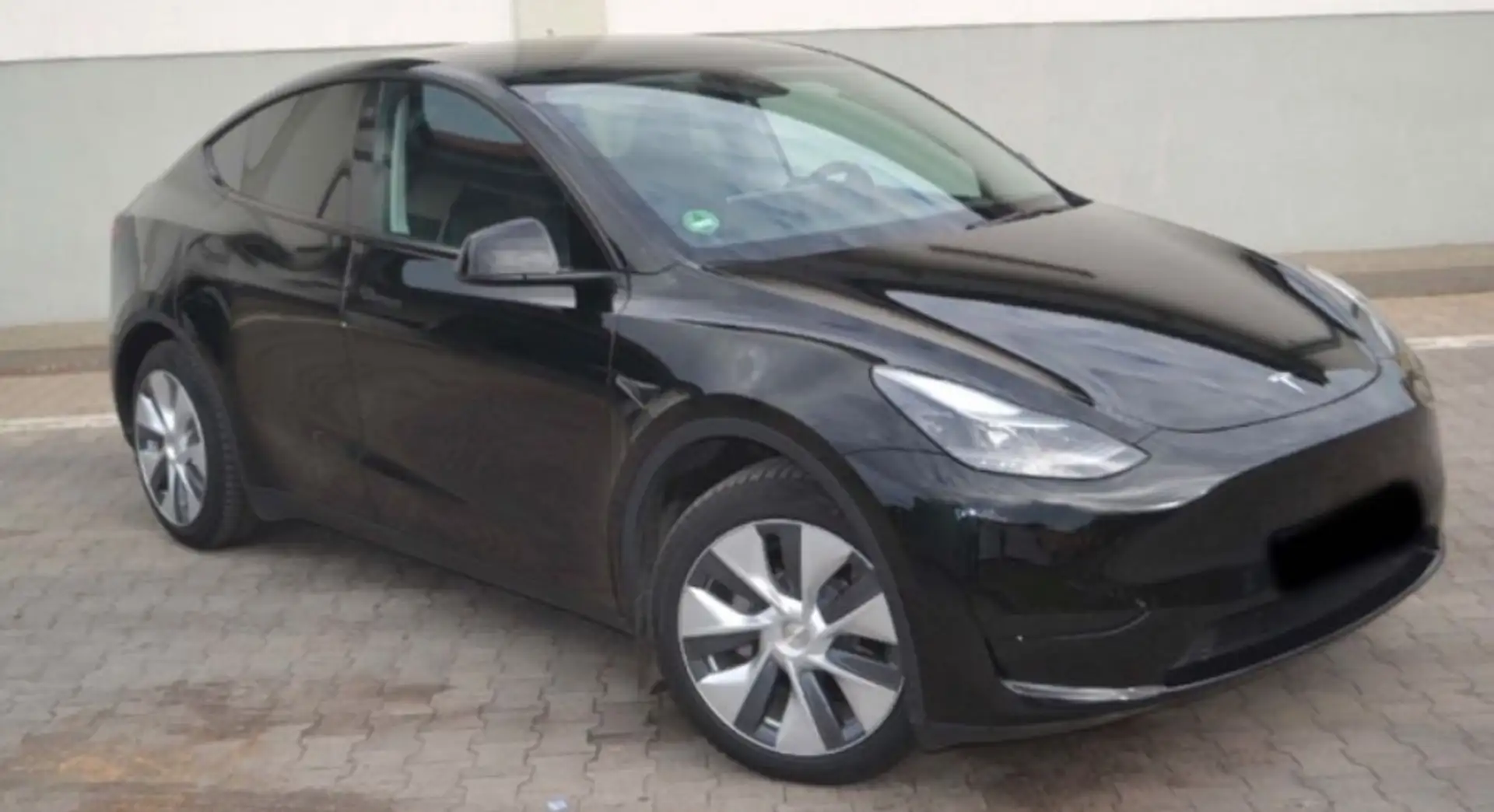 Tesla Model Y 62kWh Base - 1