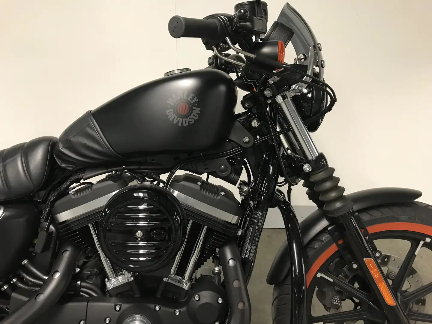 Harley-Davidson Sportster XL 883 XL883N IRON Zwart - 2
