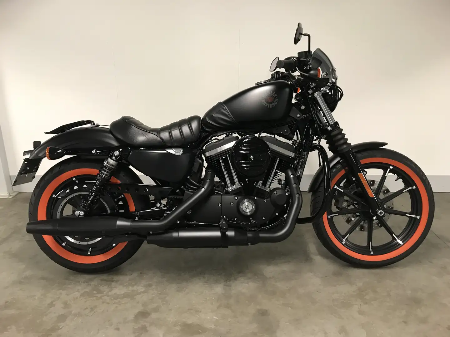 Harley-Davidson Sportster XL 883 XL883N IRON Zwart - 1