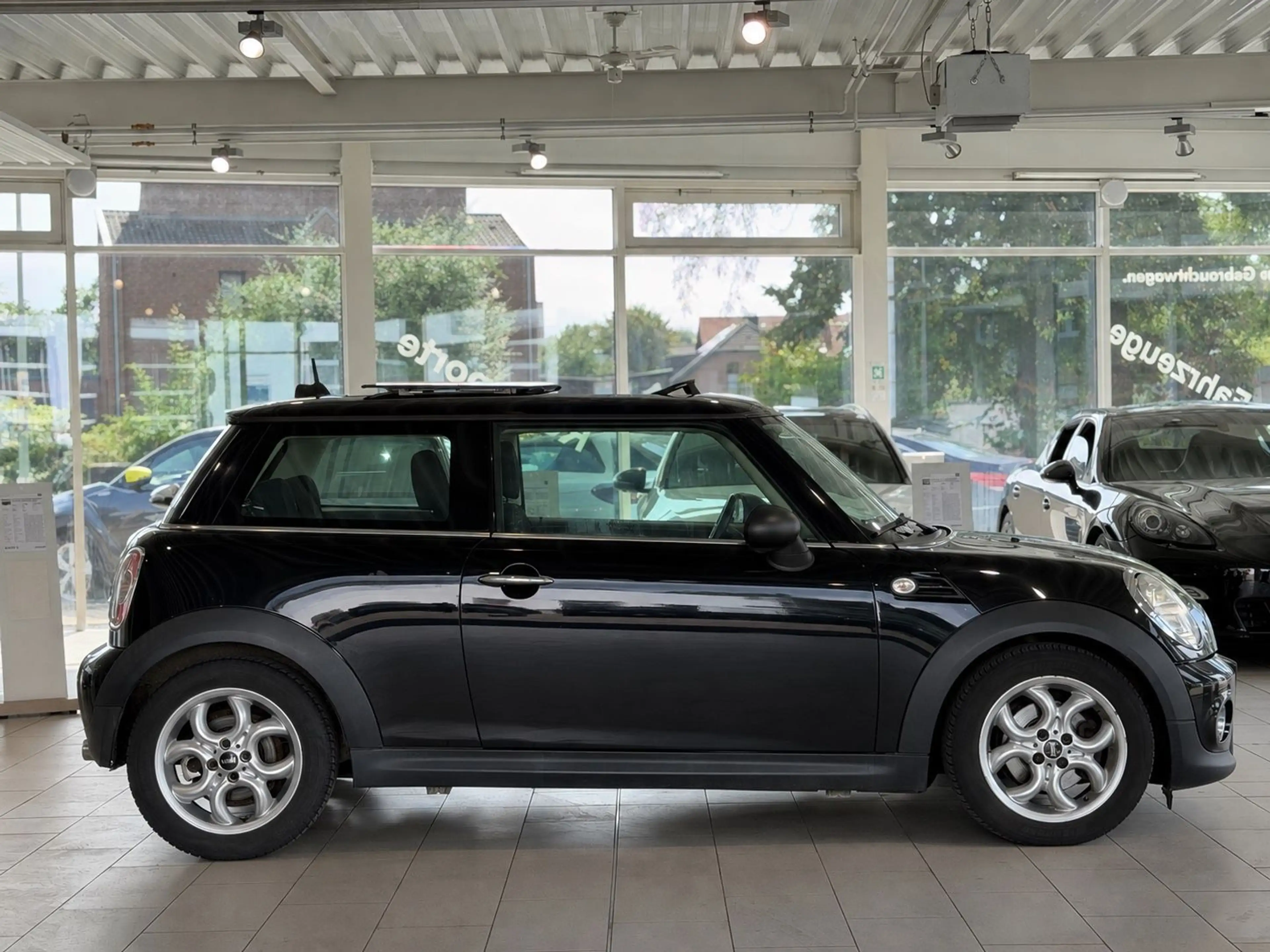 MINI One Mini One*KLIMAAUT.*NAVI*SHZ*BLUET.*S-DACH* — photo 6