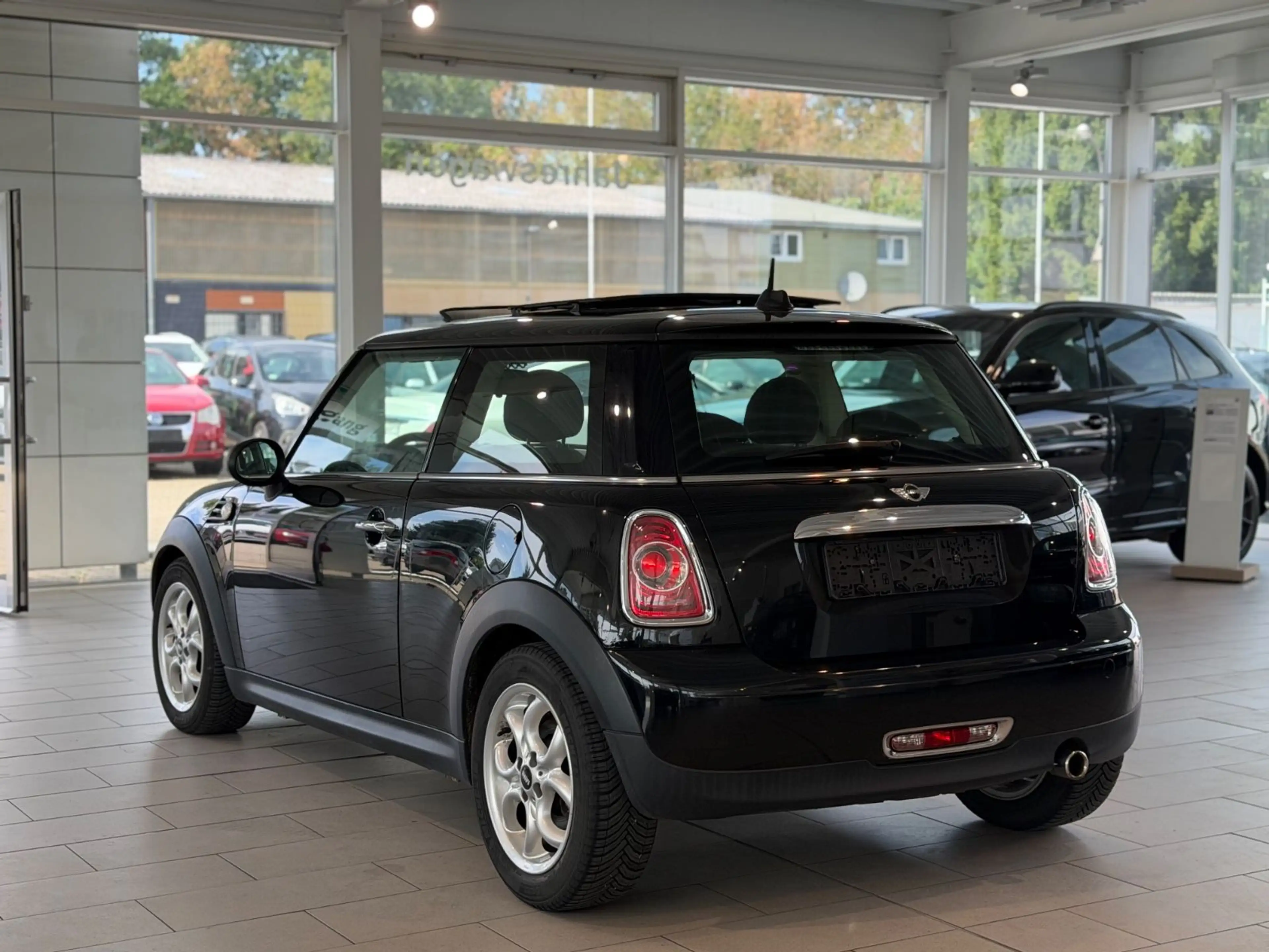 MINI One Mini One*KLIMAAUT.*NAVI*SHZ*BLUET.*S-DACH* — photo 4