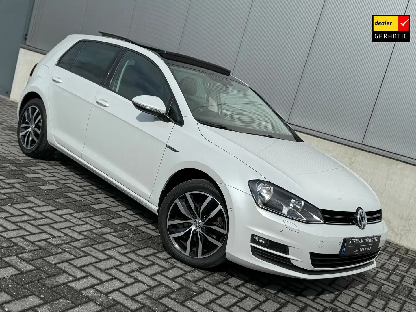 Volkswagen Golf 1.2 TSI Cup R Edition Pano Clima Cruise Carplay Wit - 1