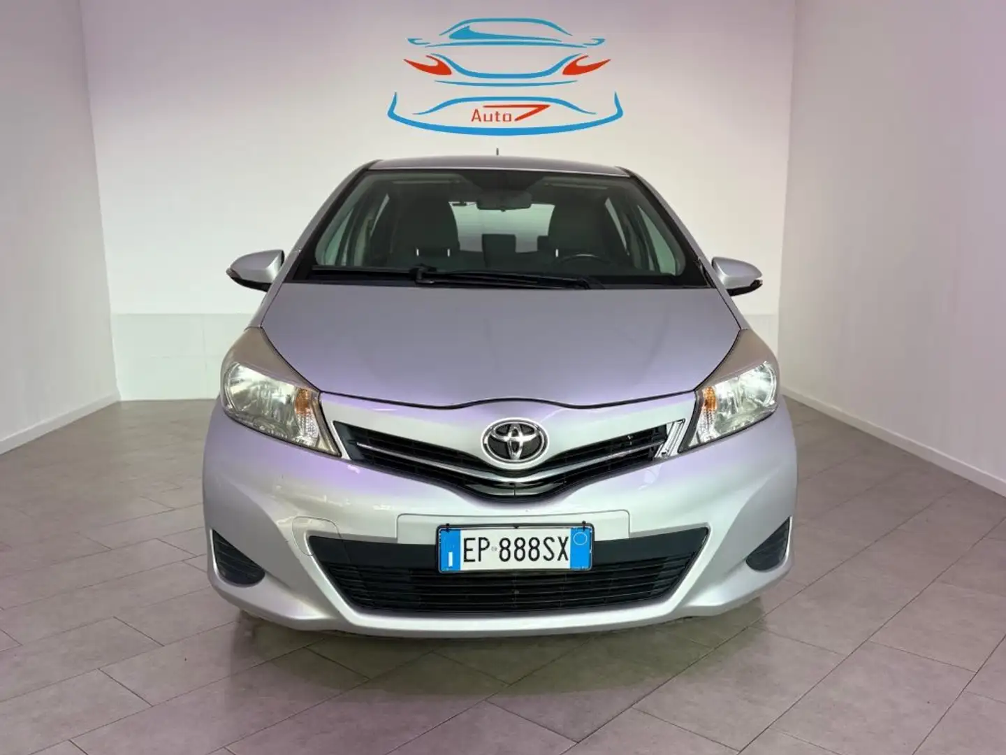 Toyota Yaris 1.0 5 porte Lounge Silber - 1