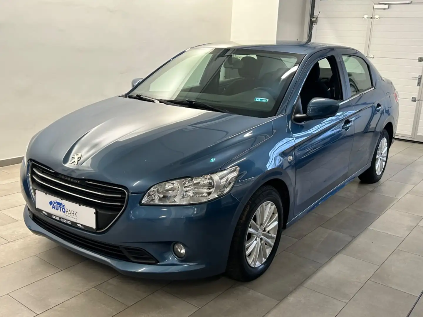 Peugeot 301 *Automatik* Azul - 1