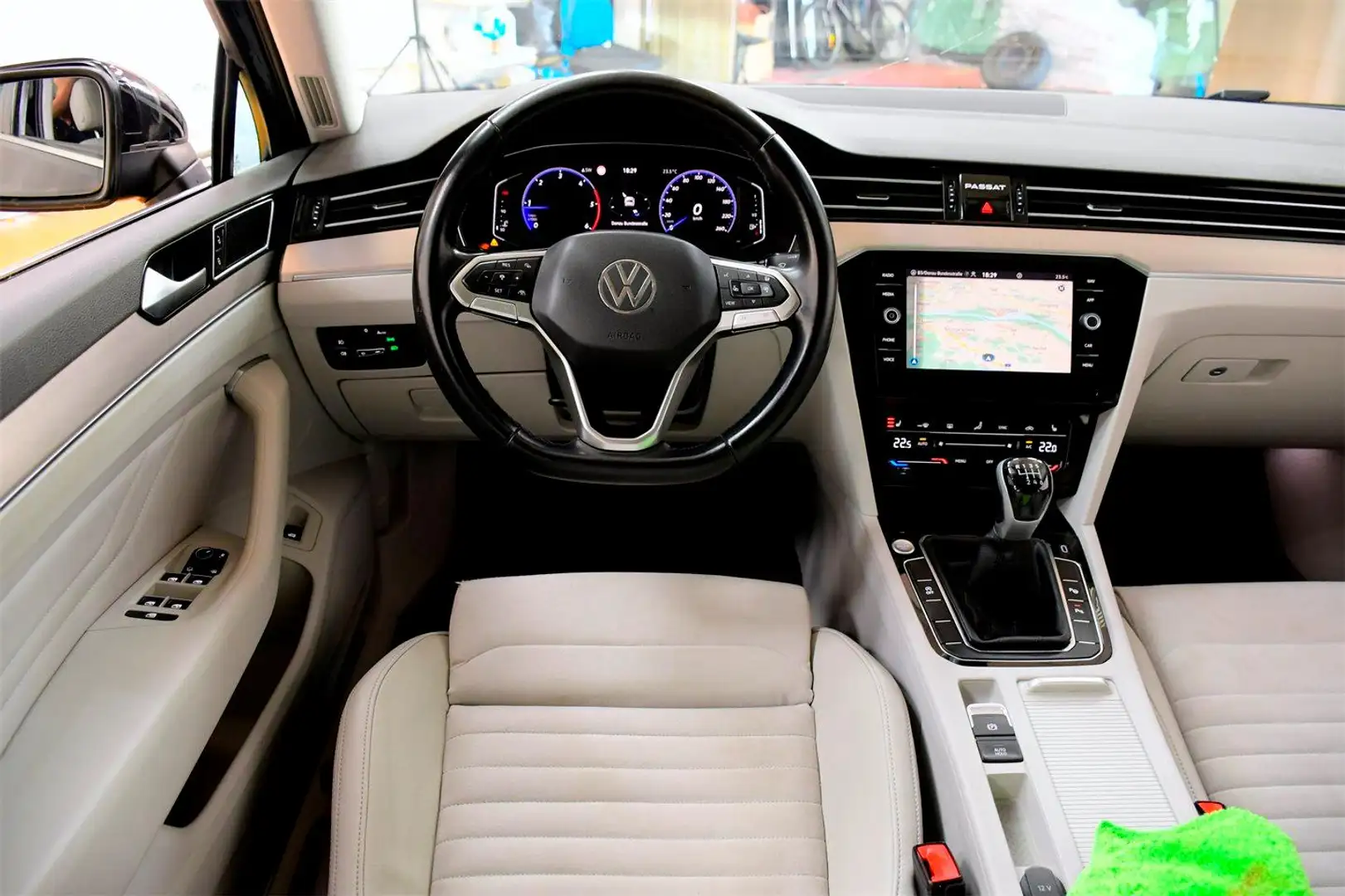 Volkswagen Passat Variant 2.0 TDI DSG  MATRIX_AHK_KLG_PANO Schwarz - 2
