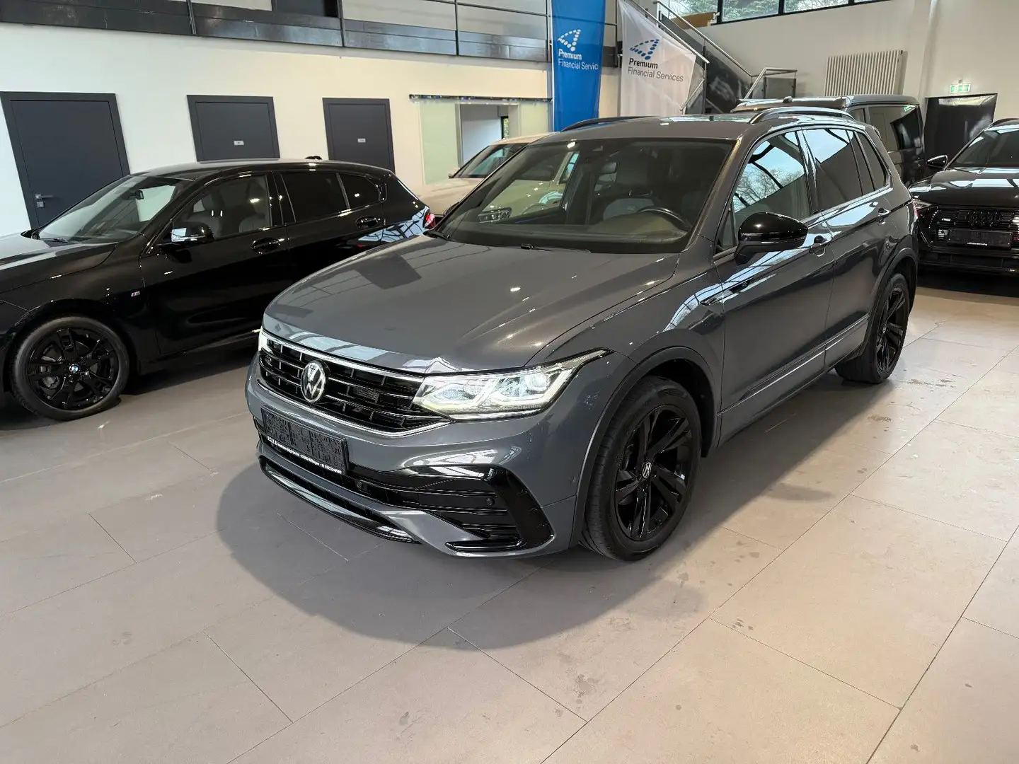 Volkswagen Tiguan R-Line 2.0 TDI DSG 4M AID/MATRIX/KAM/AHK Gris - 1