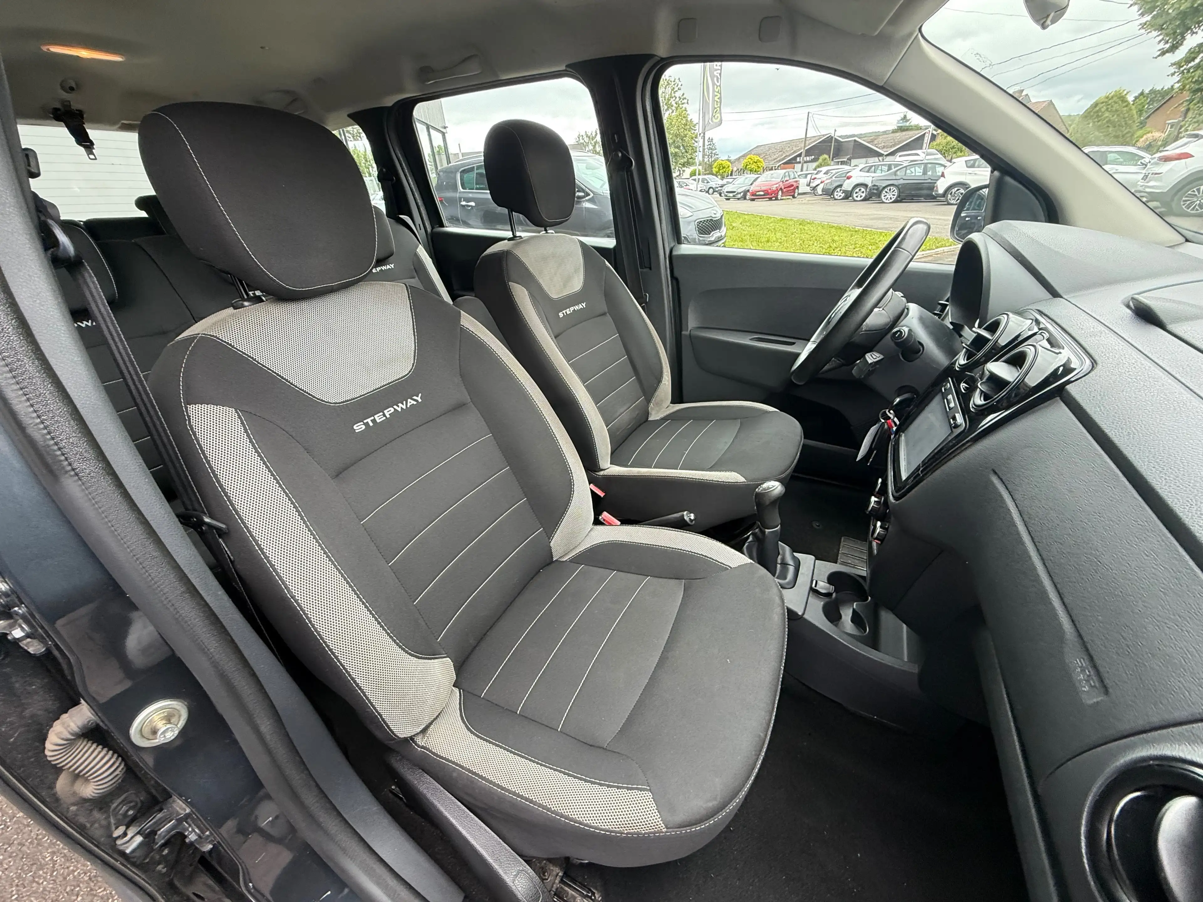 Dacia Lodgy Lodgy Stepway 1.2 TCe Urban Explorer 7pl. — photo 7