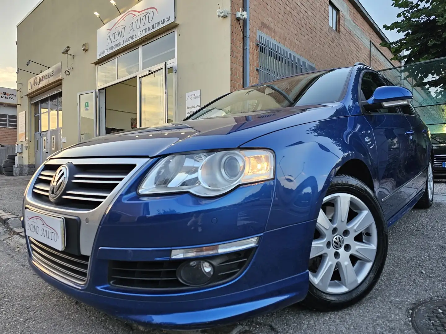 Volkswagen Passat Variant 2.0 TDI 140cv DSG R-line*Pdc*Euro5* Синій - 1