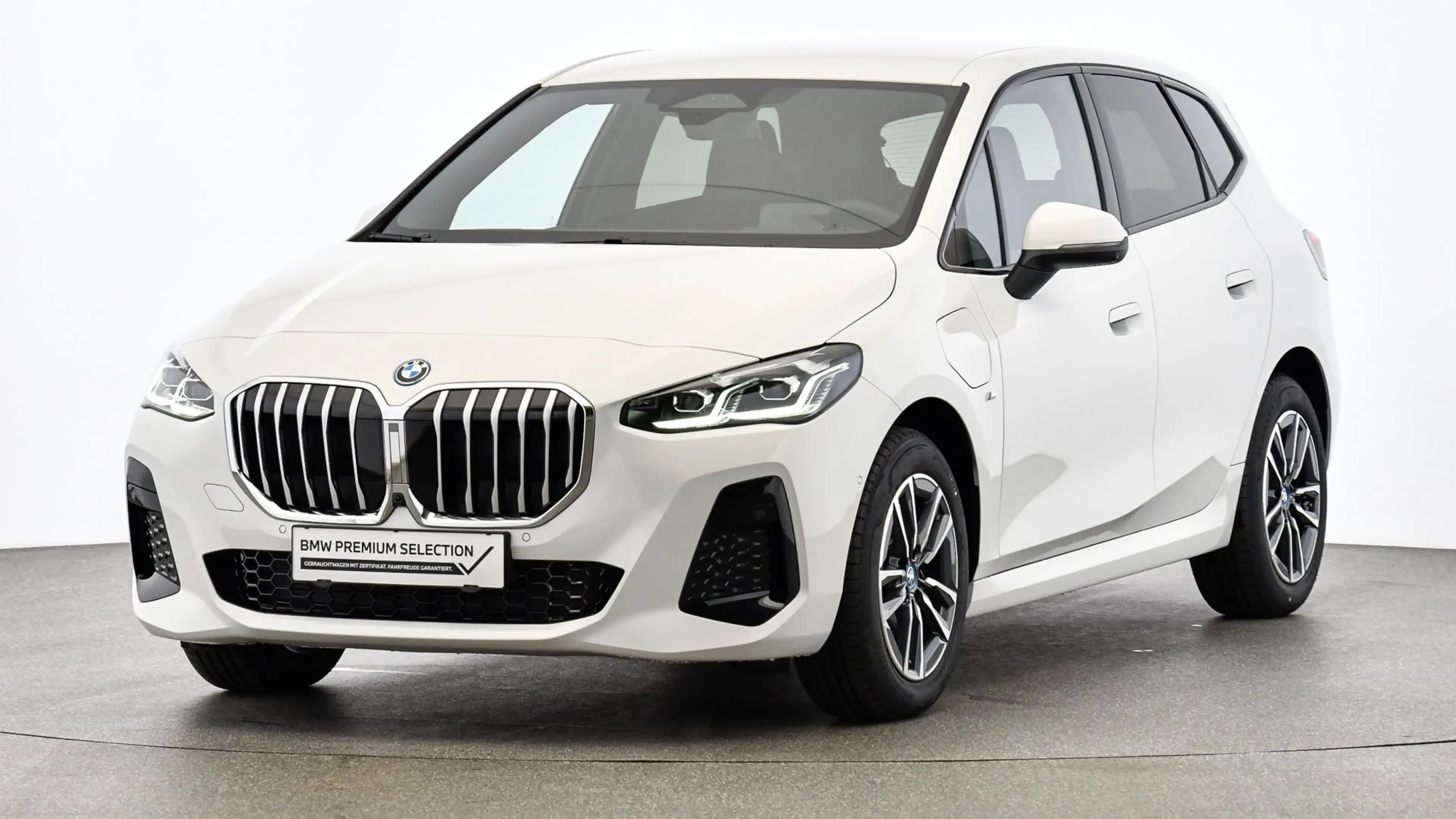 BMW 225 e xDrive Active Tourer — photo 9