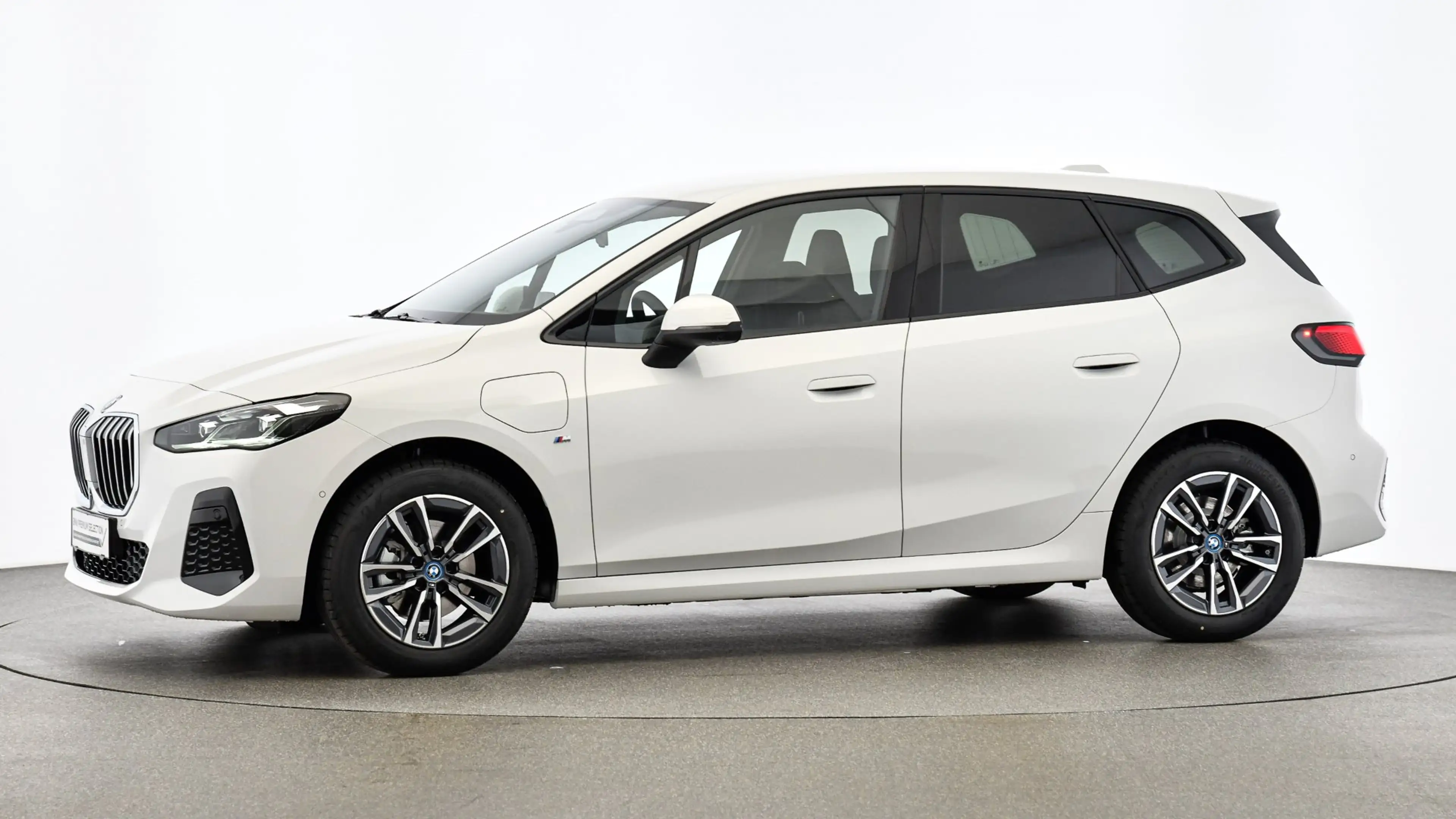BMW 225 e xDrive Active Tourer — photo 7